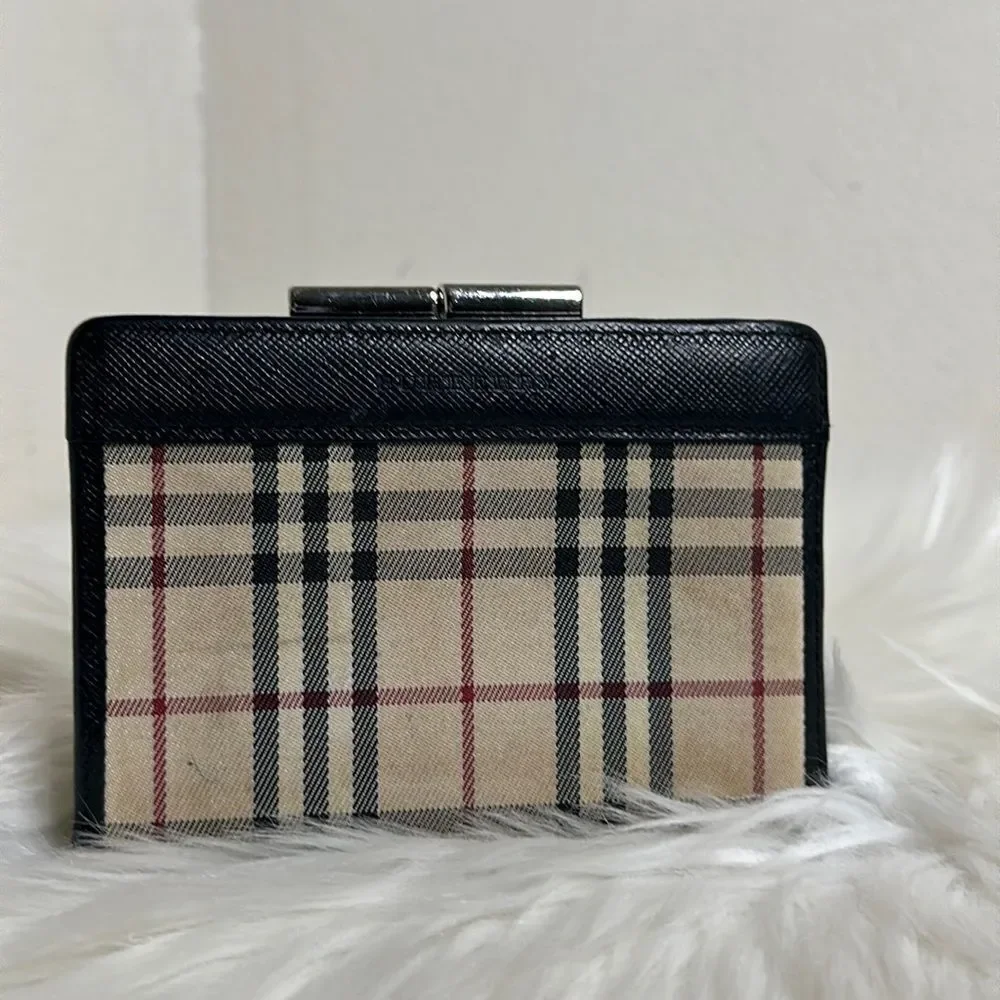 💯Authentic Burberry Short Wallet 🍀